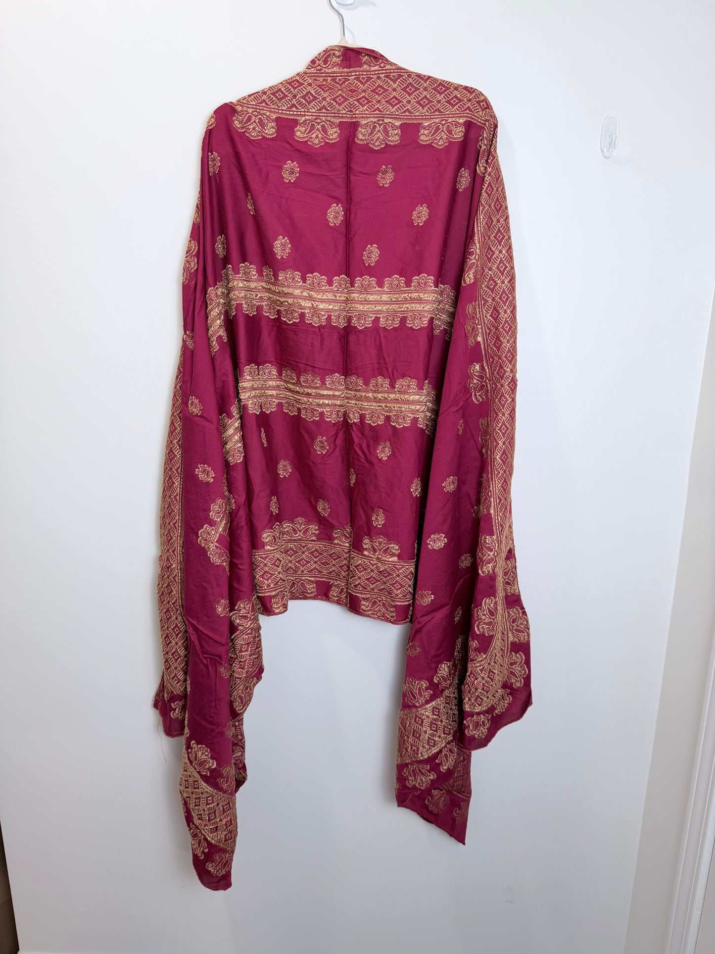 Red dupatta