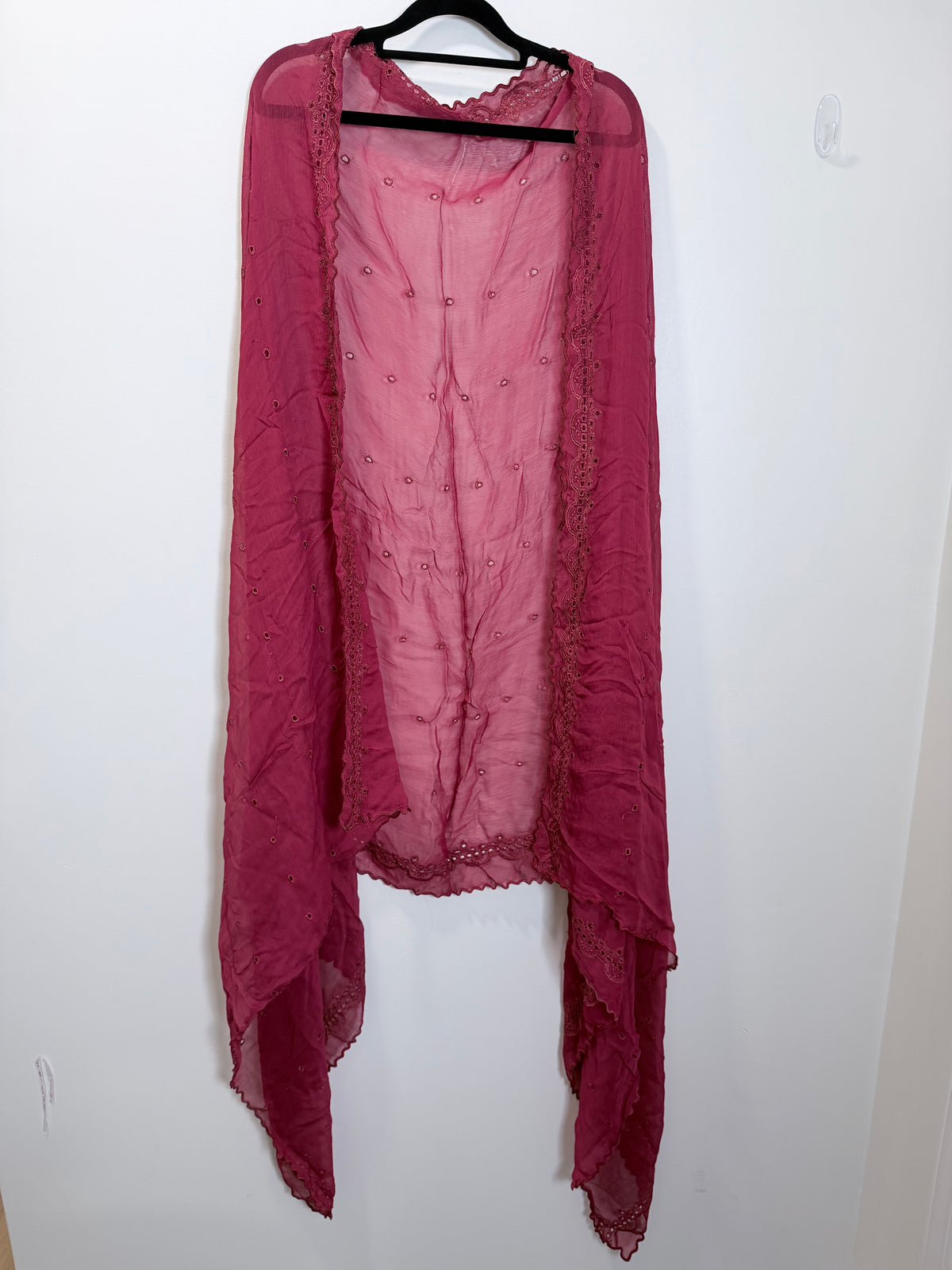 Red dupatta