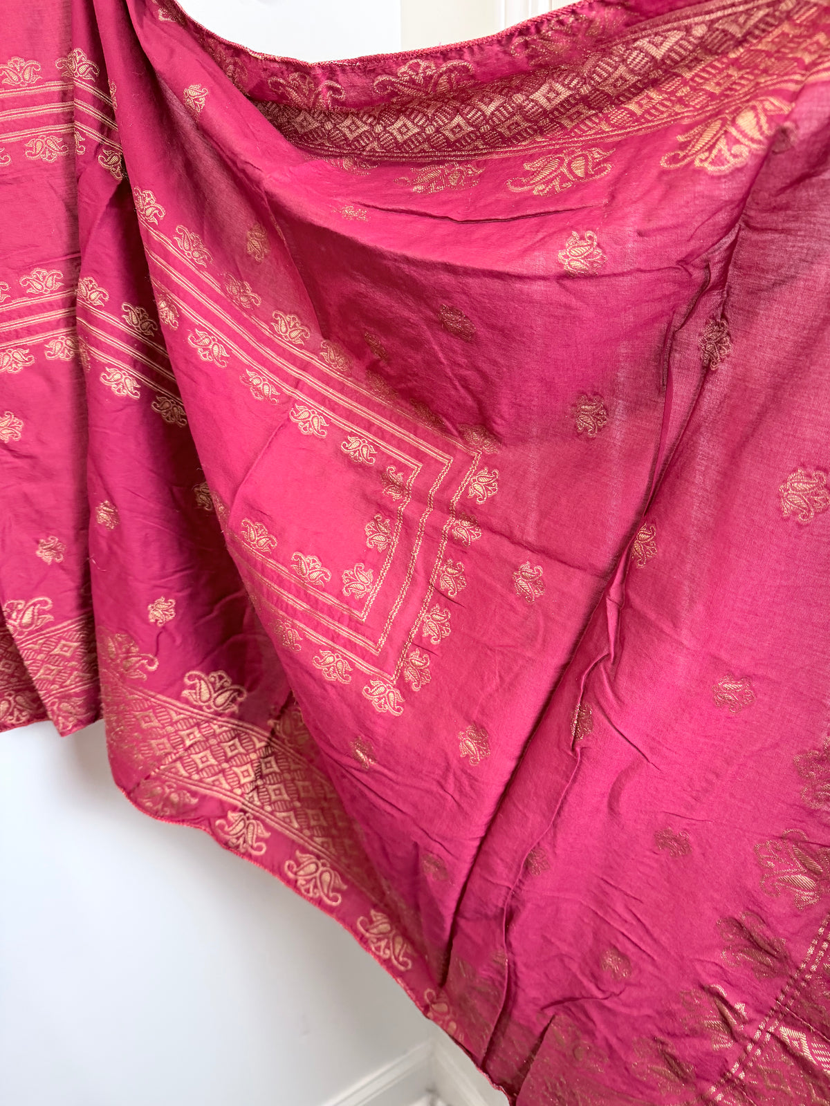 Red dupatta