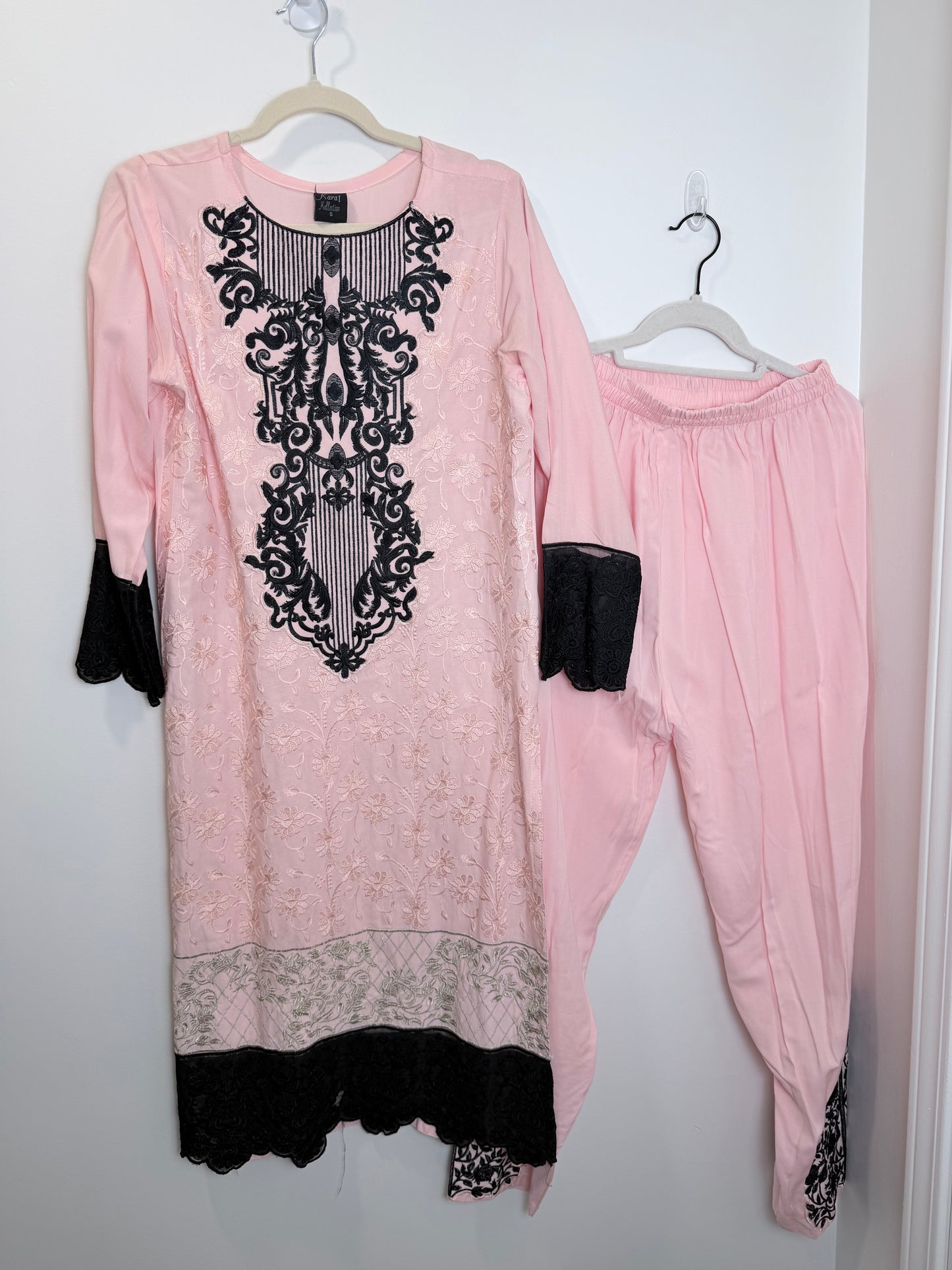 Light Pink Black - Size 40