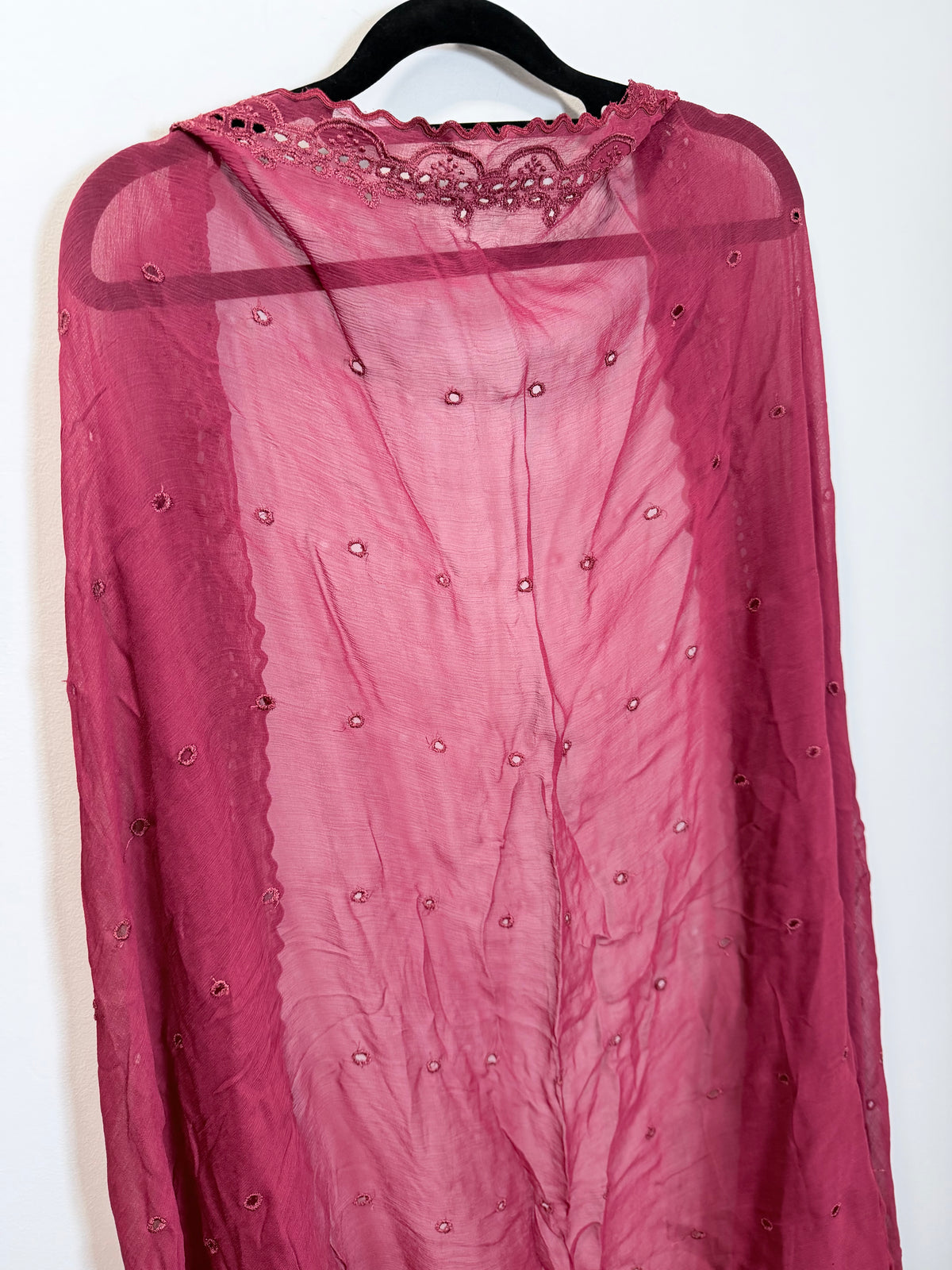 Red dupatta