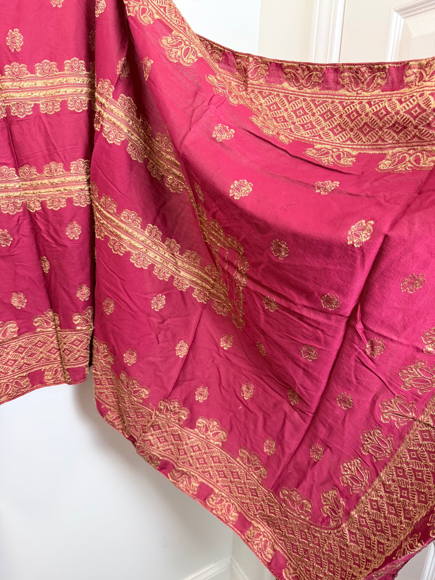 Red dupatta