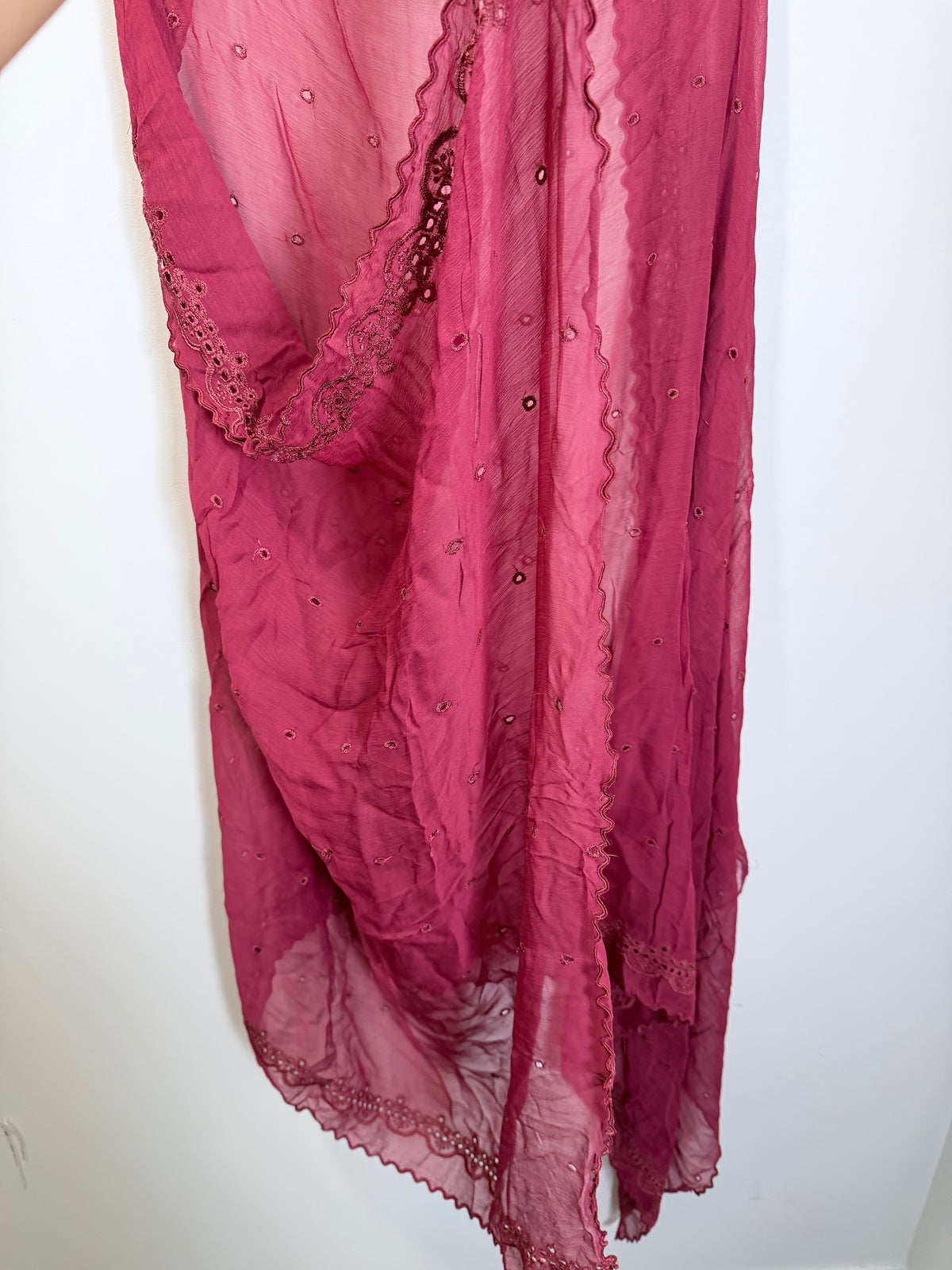 Red dupatta