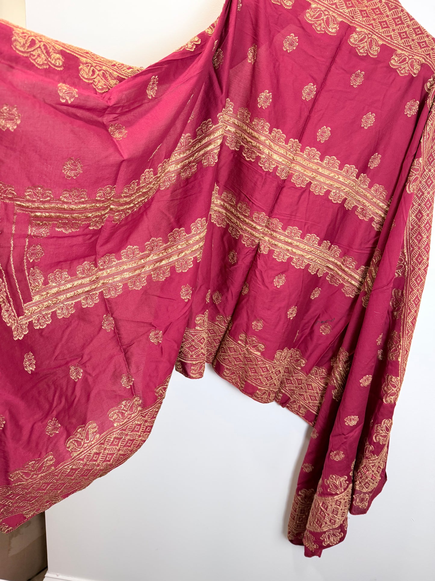 Red dupatta
