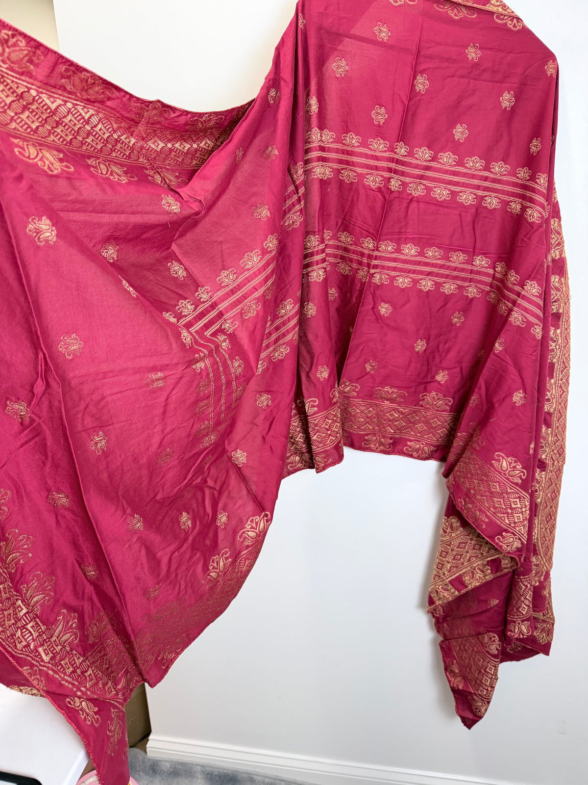 Red dupatta