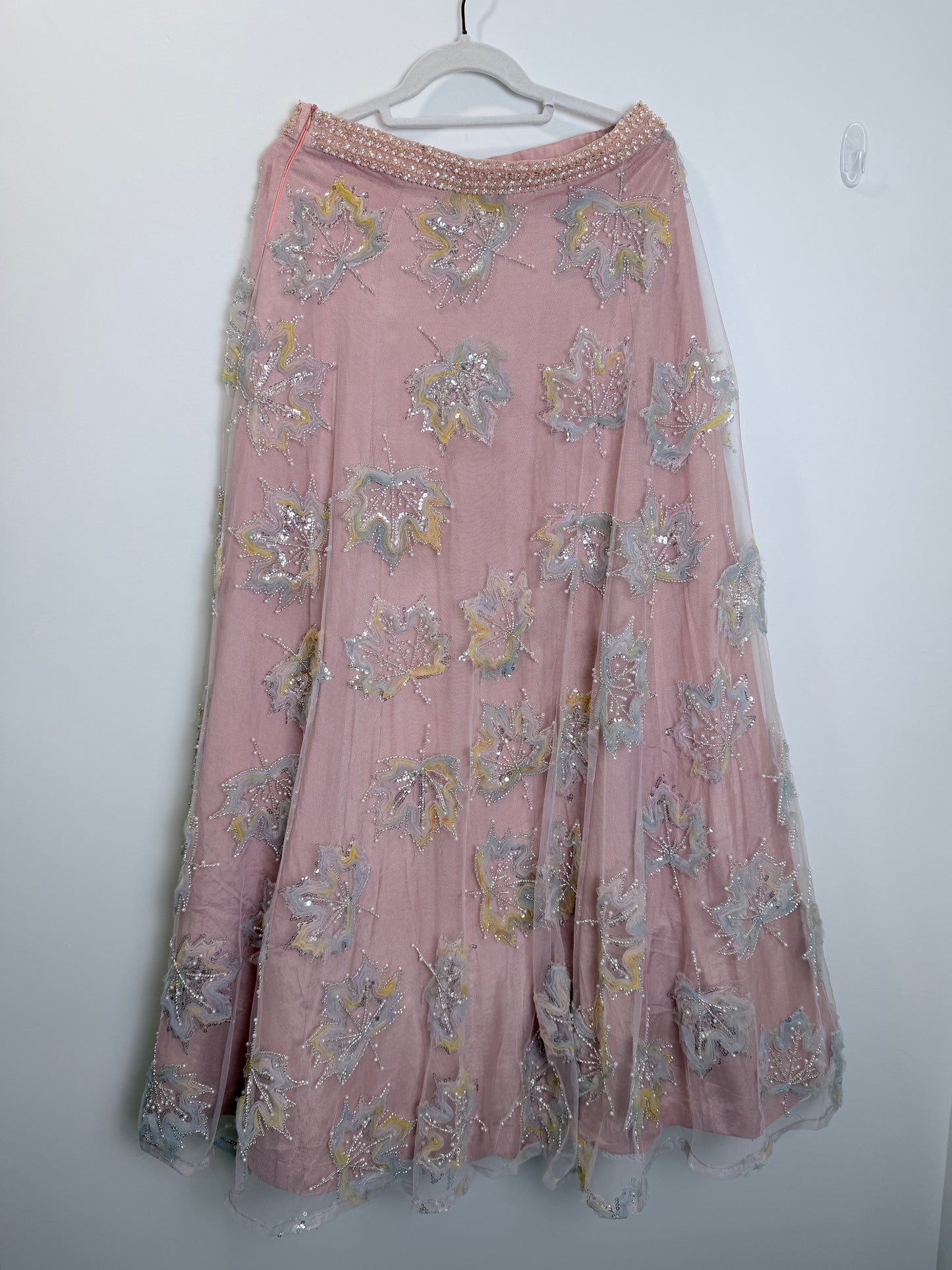 Pink pastel leaves - x small