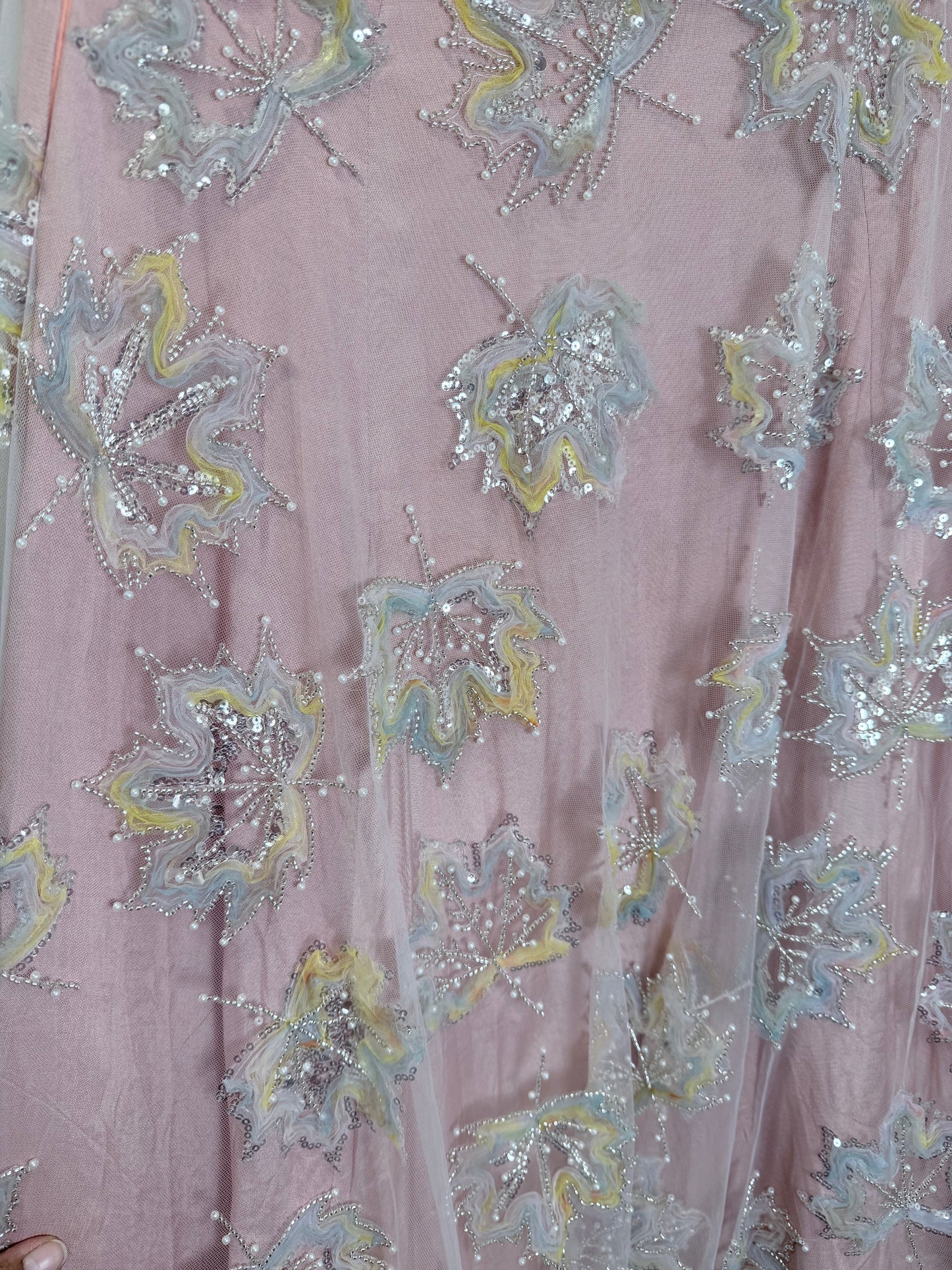 Pink pastel leaves - x small