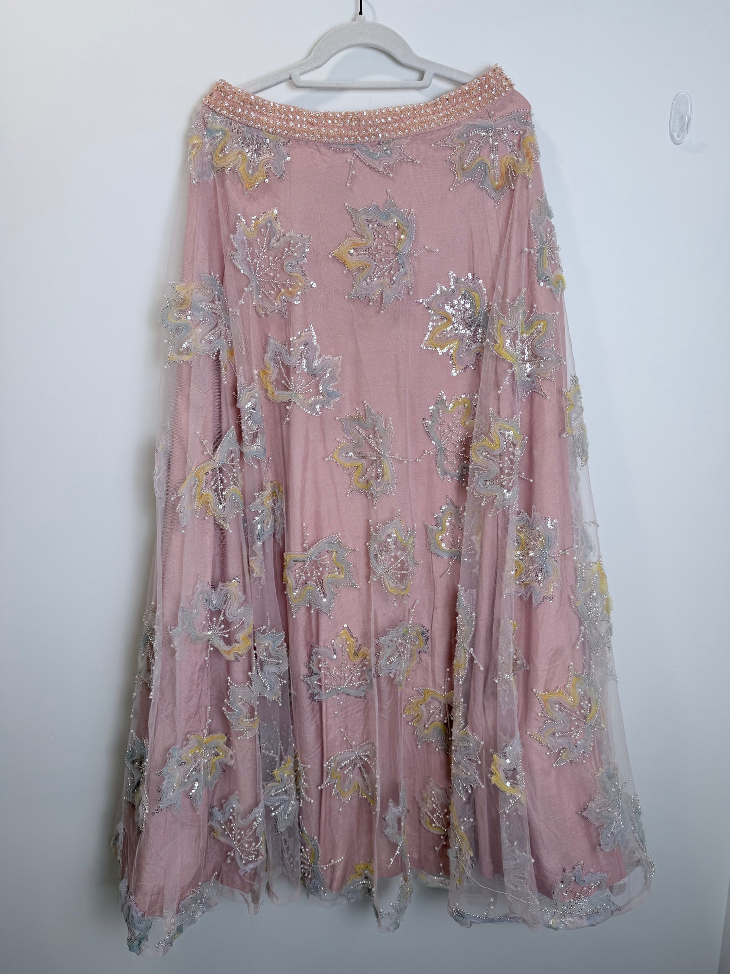 Pink pastel leaves - x small